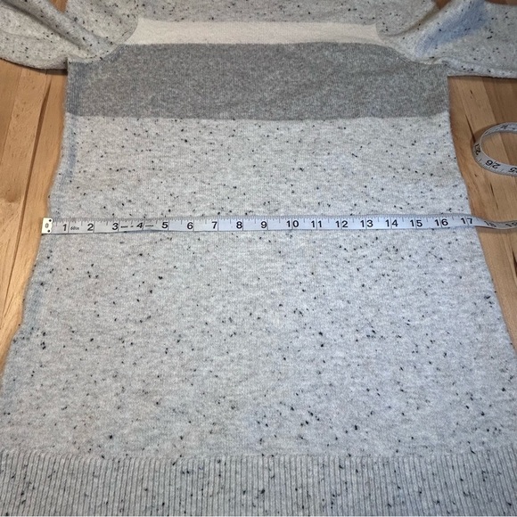 Loft Women’s Gray & White Speckled Sweater Size Medium Petite - Picture 4 of 9